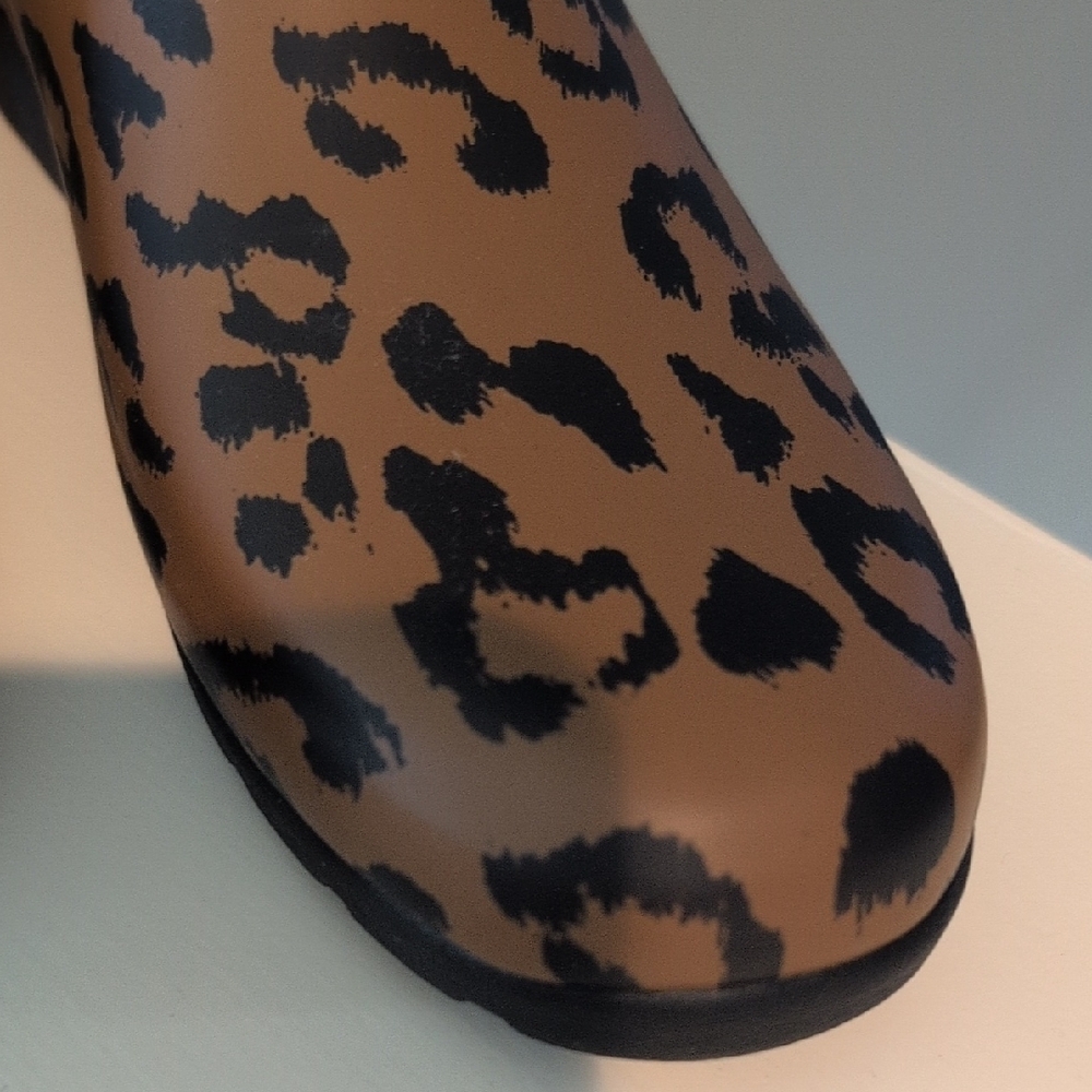 Hunter Brown Leopard Pattern Boots - Picture 6 of 10